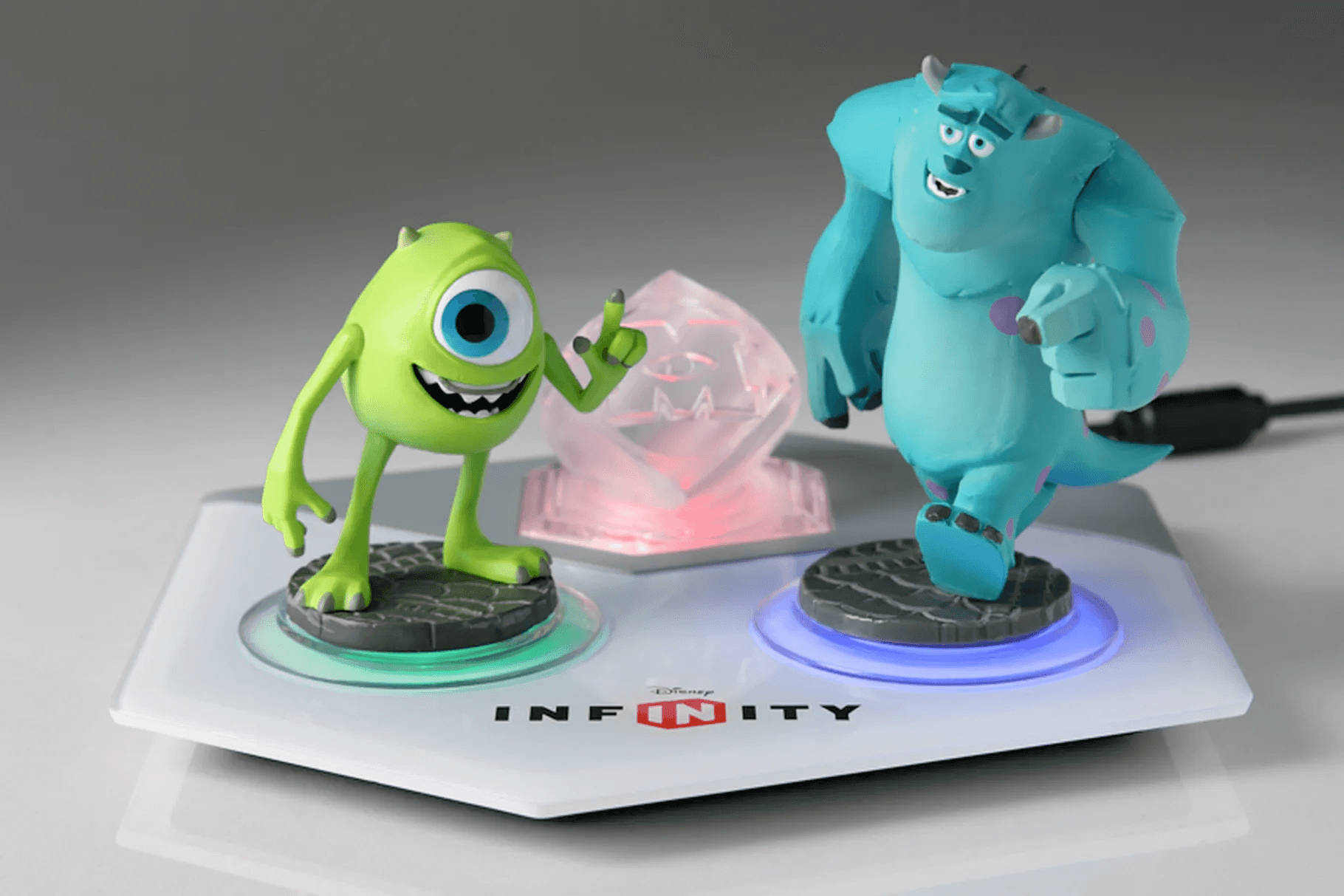 Disney Infinity Base and Figures
